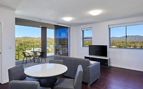 Two Bedroom Apartment In Robina Center
